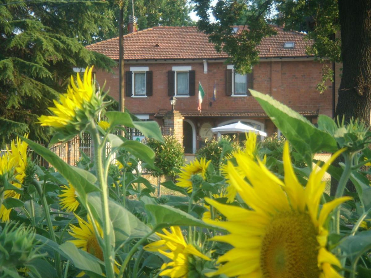 Le Tuie Villa Bologna Bagian luar foto