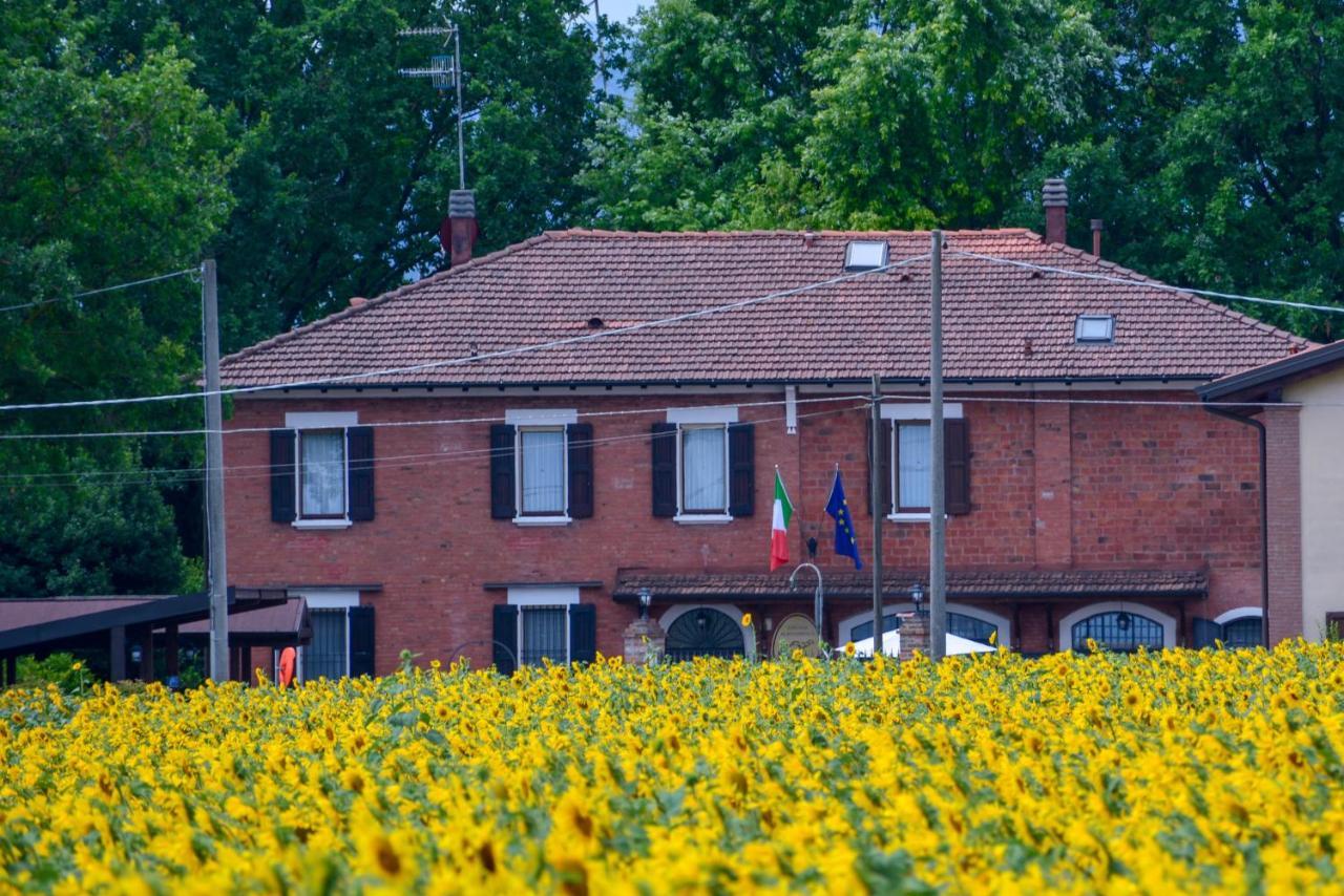 Le Tuie Villa Bologna Bagian luar foto