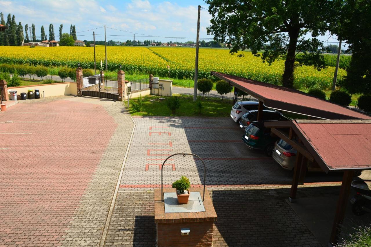 Le Tuie Villa Bologna Bagian luar foto